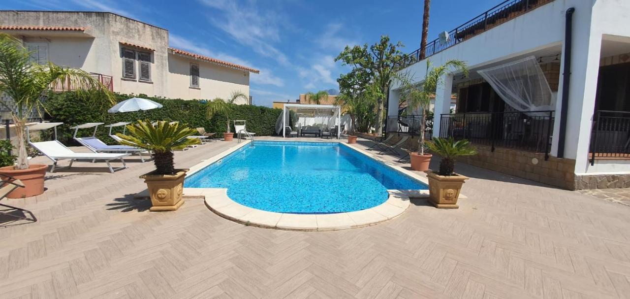 Villa Marianna Con Piscina Privata Ampi Spazi Esterni E Wifi Free 트라비아 외부 사진